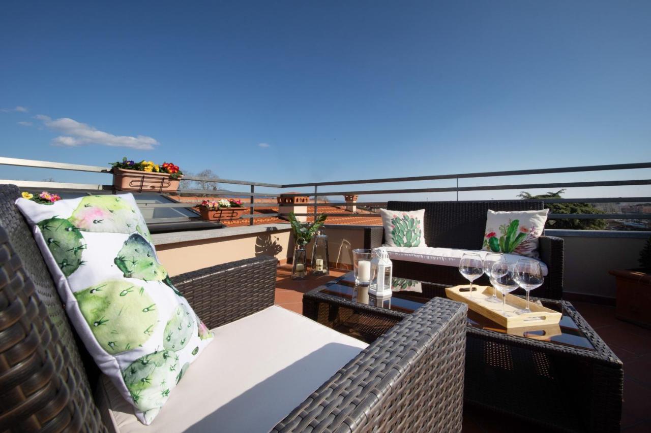 Rooftop Delight With Terrace Лукка Екстер'єр фото